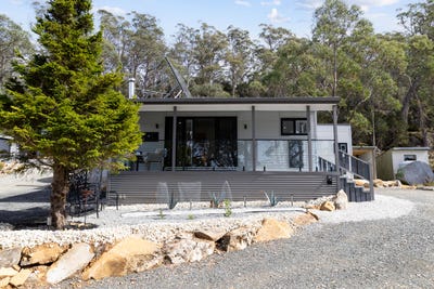 /international/au/21-warner-road-breona-tas-150785516/