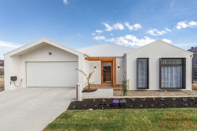 /international/au/18-inverary-street-googong-nsw-151248588/
