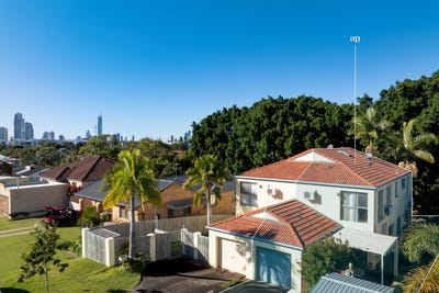 /international/au/2-19-poinciana-crescent-bundall-qld-148458340/