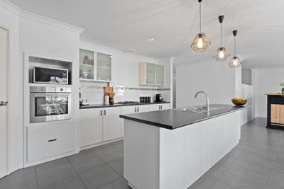 /international/au/8-atara-approach-rockingham-wa-152560904/