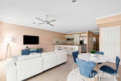 /international/au/4-21-zephyr-street-scarness-qld-152360860/