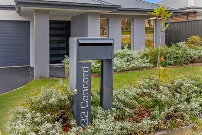 /international/au/32-concord-circuit-cliftleigh-nsw-148440836/