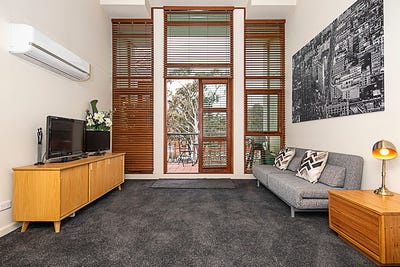 /international/au/29-18-captain-cook-crescent-griffith-act-151314612/