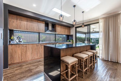 /international/au/5-persimmon-crescent-karnup-wa-151391932/