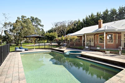 /international/au/12-crofters-hill-way-somerville-vic-152085440/