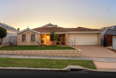 /international/au/8-claiborne-road-secret-harbour-wa-152467028/