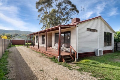 /international/au/26-hospital-street-heathcote-vic-151345344/