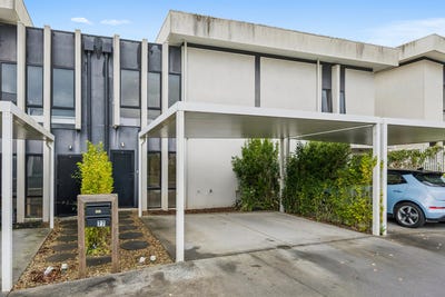 /international/au/77-belsay-chase-chirnside-park-vic-151406984/