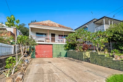 /international/au/69-brisbane-road-bundamba-qld-151356668/