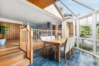 /international/au/170-weidlich-road-eltham-north-vic-150574212/