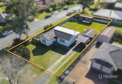 /international/au/9-thirlmere-way-tahmoor-nsw-148405220/