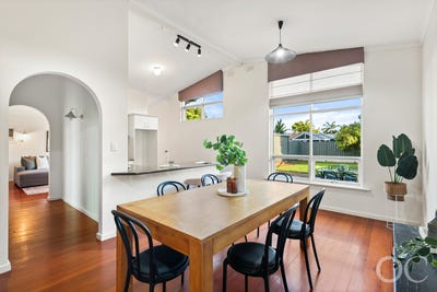 /international/au/22-helmsman-terrace-seaford-sa-152673676/