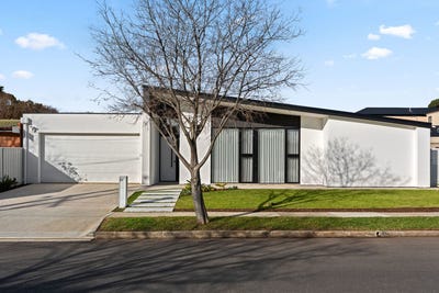 /international/au/22-minkie-avenue-mitchell-park-sa-151953012/