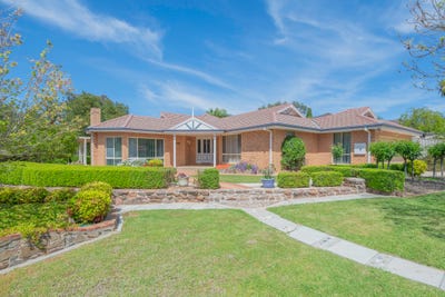 /international/au/18-the-meadow-thurgoona-nsw-152673052/