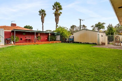 /international/au/22-dawson-way-parmelia-wa-151476608/