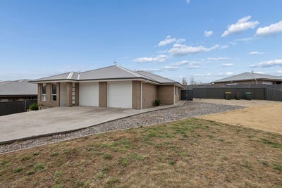 /international/au/2-john-fraser-drive-cooma-nsw-151379016/