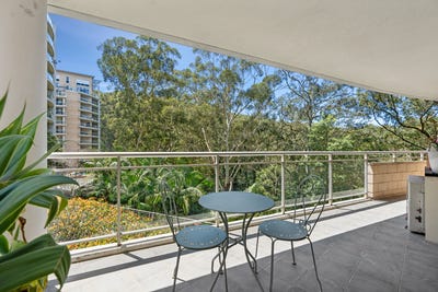 /international/au/215-80-john-whiteway-drive-gosford-nsw-152697868/
