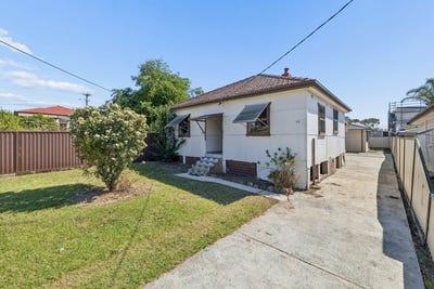 /international/au/33-banksia-street-south-granville-nsw-152471524/