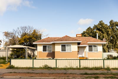 /international/au/23-pollock-avenue-merredin-wa-152656624/