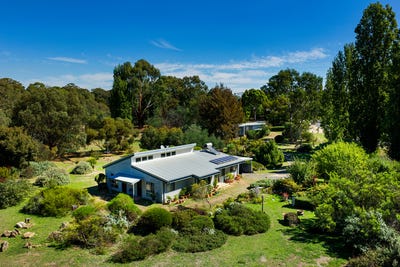 /international/au/24-high-street-fryerstown-vic-150688664/