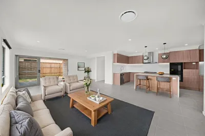 /international/au/4-lunar-street-flagstone-qld-150700692/