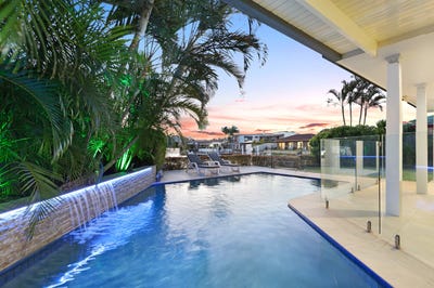 /international/au/210-bayview-street-runaway-bay-qld-148695232/?lang=en