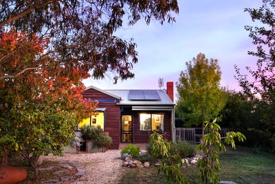 /international/au/10-adams-street-castlemaine-vic-151028820/