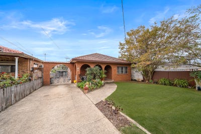 /international/au/63-cardigan-road-greenacre-nsw-151044616/