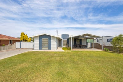 /international/au/17-westlake-way-jurien-bay-wa-152472636/
