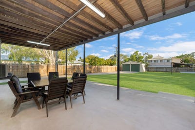/international/au/27-first-street-railway-estate-qld-150913308/