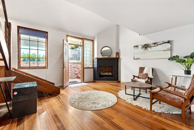 /international/au/2-420-larter-street-golden-point-vic-151115544/