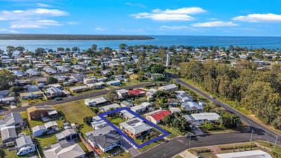 /international/au/7-cassia-street-burrum-heads-qld-151459256/