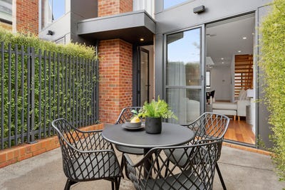 /international/au/2-10-macleay-street-turner-act-148649280/