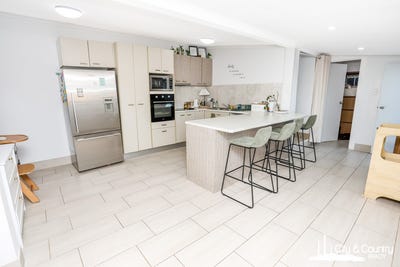 /international/au/126-miles-street-mount-isa-qld-151409640/