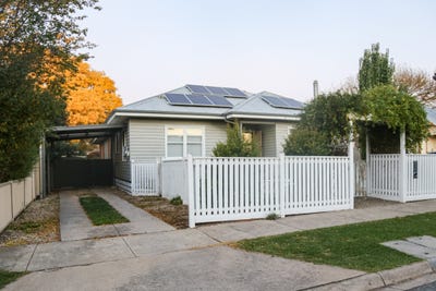 /international/au/10-finlason-street-mansfield-vic-151052856/
