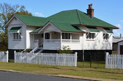/international/au/27-bourke-street-warwick-qld-151007396/