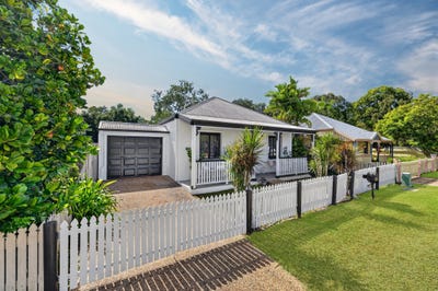 /international/au/12-honeyeater-circuit-douglas-qld-151336892/