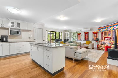 /international/au/89a-hillsborough-drive-nollamara-wa-151391884/