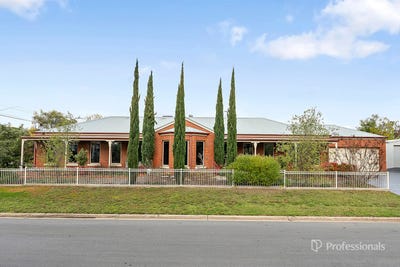 /international/au/7-henry-street-maryborough-vic-151478192/