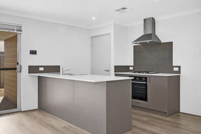 /international/au/19-ironcap-street-banksia-grove-wa-148466672/