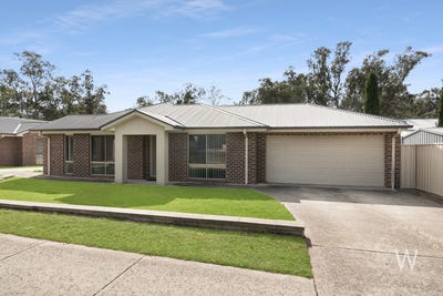 /international/au/6-3-5-murchison-street-broadford-vic-150961620/