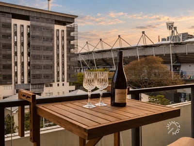 /international/au/309-18-duke-street-kangaroo-point-qld-152642140/