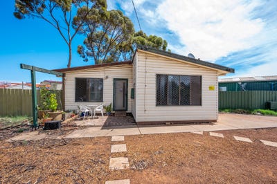 /international/au/2-brennan-street-south-kalgoorlie-wa-152679268/