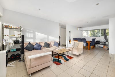 /international/au/5-183-nursery-rd-holland-park-west-qld-151520848/
