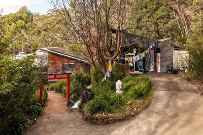 /international/au/46-explorers-road-katoomba-nsw-151085588/