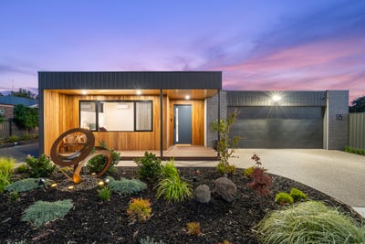 /international/au/18-borwick-street-colac-vic-151303240/
