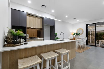 /international/au/68-1-lake-serenity-boulevard-helensvale-qld-147980584/