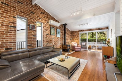 /international/au/86-campbell-drive-wahroonga-nsw-151916616/