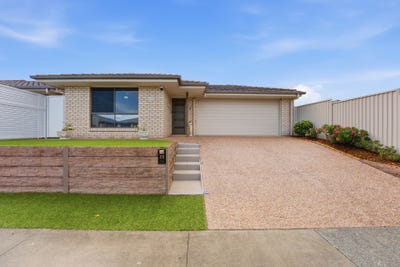 /international/au/20-village-avenue-bongaree-qld-151241712/