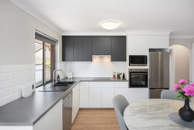 /international/au/4-102-spring-street-queenstown-sa-152200064/